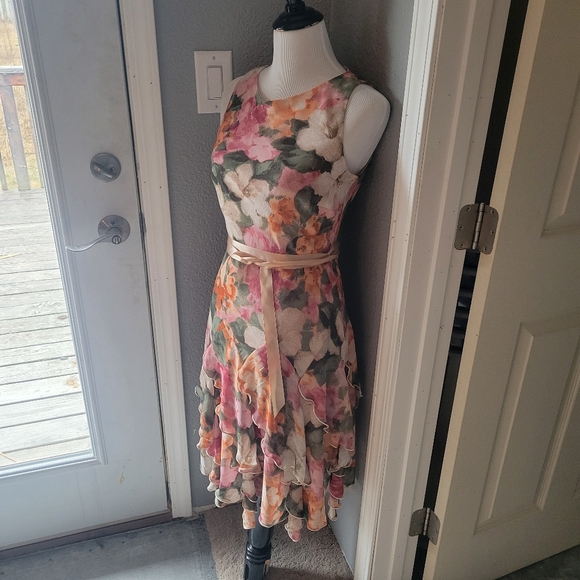 Christopher and banks floral tie waist dress - Picture 2 of 5
